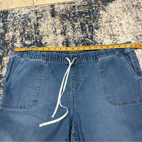 Torrid Crop Pull-On Mid-Rise Super Soft Boyfriend Jeans Size 3X - Picture 8 of 10